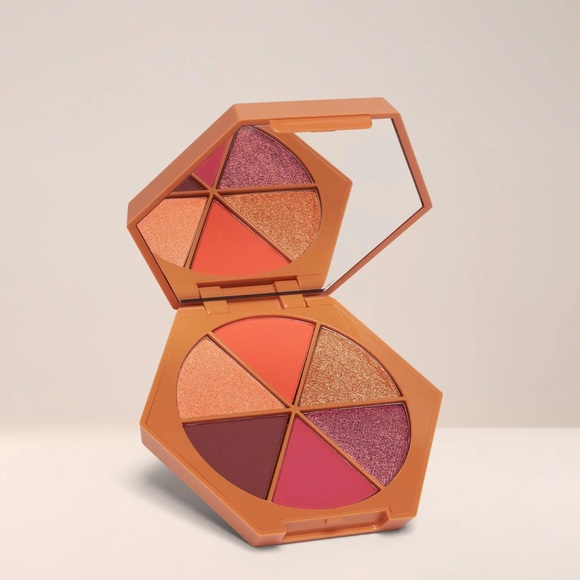 Brand new EM Cosmetics Eyeshadow Palette!!! - Picture 1 of 4